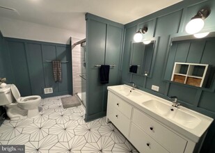 7000 Old Cabin Ln in Rockville, MD - Building Photo - Building Photo