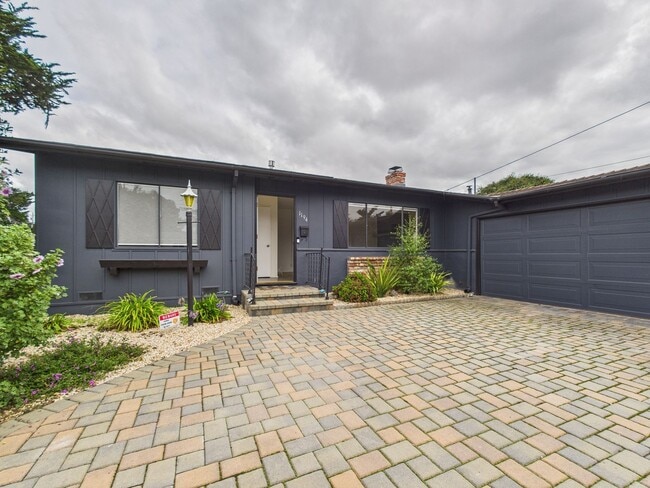 1194 Prospect St in Seaside, CA - Building Photo - Building Photo