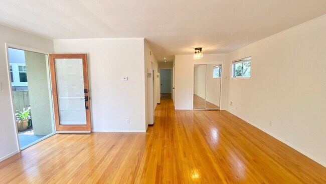 1704 Pleasant Valley Ave in Oakland, CA - Building Photo - Building Photo