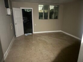 331 E 57th St in Los Angeles, CA - Building Photo