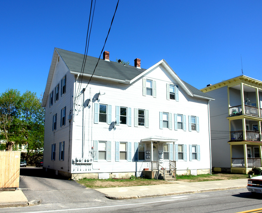 497 Rathbun St in Woonsocket, RI - Building Photo