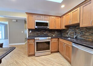 786 Hilltop Ct in Coram, NY - Building Photo - Building Photo