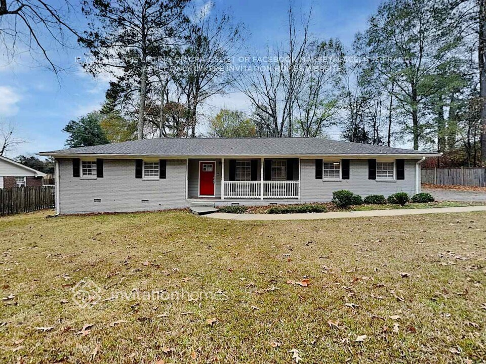 1589 Mary Lou Ln SE in Atlanta, GA - Foto de edificio