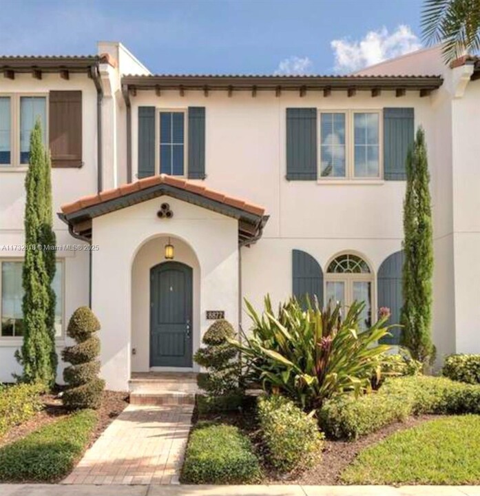 8877 Lakeshore Pointe Dr in Winter Garden, FL - Foto de edificio