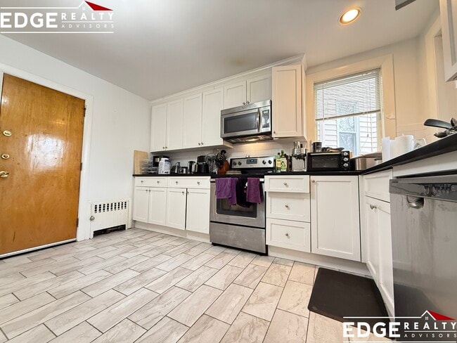 39 St Paul St, Unit 2 in Brookline, MA - Foto de edificio - Building Photo