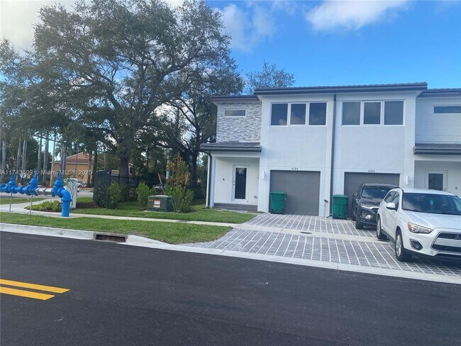property at 5195 SW 37th St