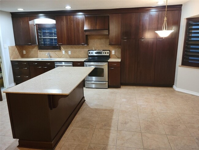 343 Windsor Square in Alvin, TX - Building Photo - Building Photo