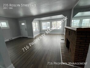 235 Roslyn St-Unit -1 in Buffalo, NY - Building Photo - Building Photo