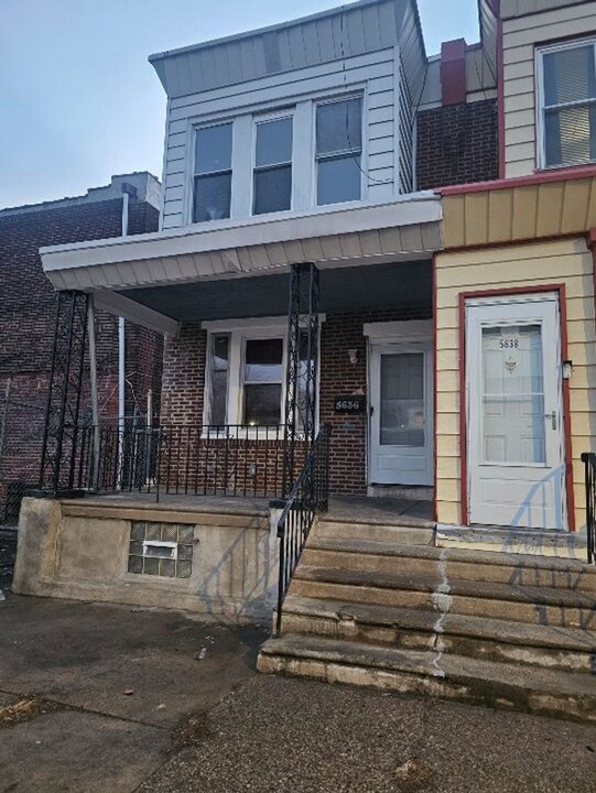 5636 N Lawrence St in Philadelphia, PA - Building Photo