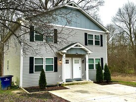 110 Carpenter St in Lincolnton, NC - Building Photo