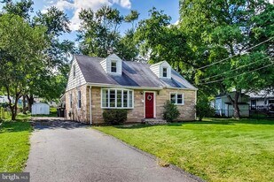 6641 Barrett Rd in Falls Church, VA - Building Photo