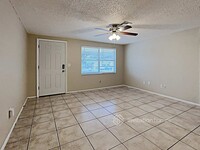 1104 Idlebriar Way in Tarpon Springs, FL - Foto de edificio - Building Photo