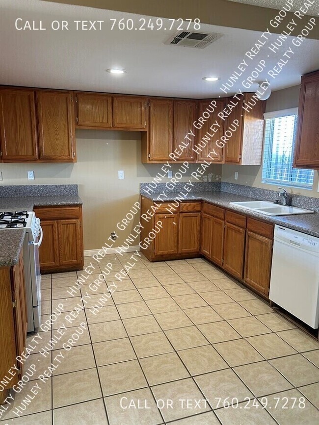 13058 Mohawk Rd in Apple Valley, CA - Building Photo - Building Photo