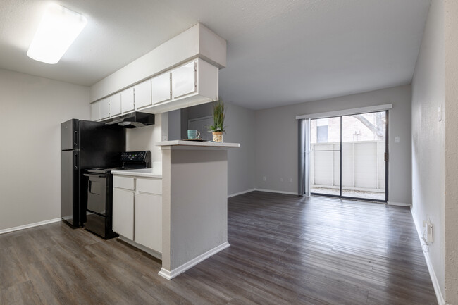 Cricket Hollow Apartments in Austin, TX - Building Photo - Interior Photo