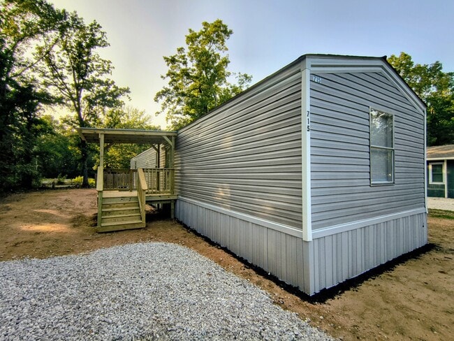property at 715 Windwood Dr