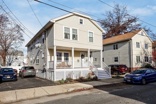 117 1st St in Medford, MA - Foto de edificio - Building Photo