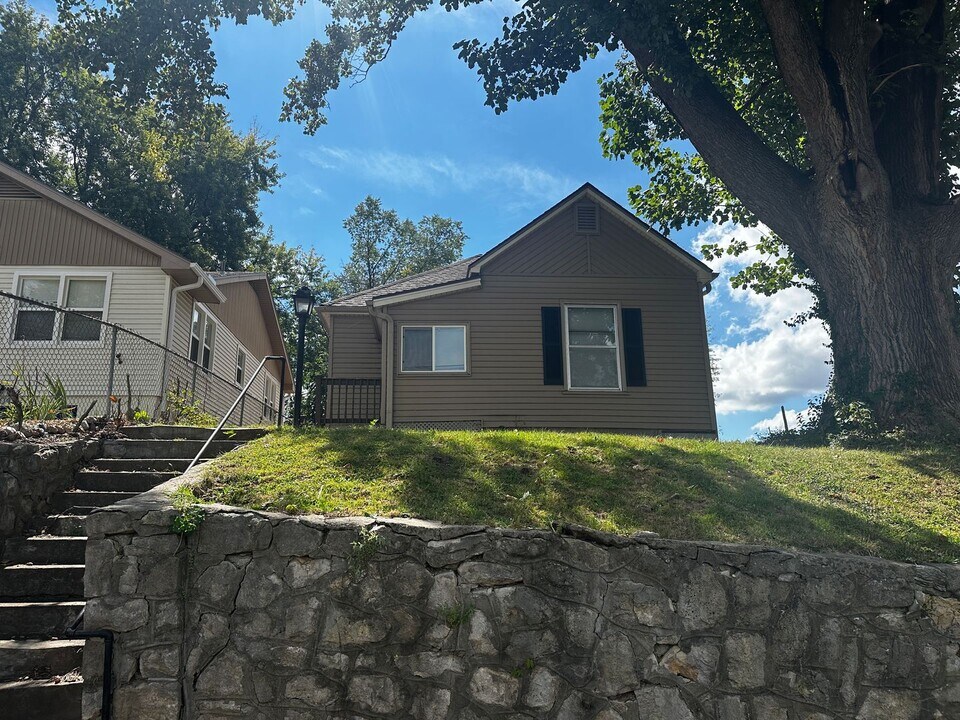 3302 Duncan St in St. Joseph, MO - Building Photo