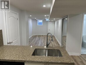 12 Ball Crescent in Whitby, ON - Building Photo - Building Photo