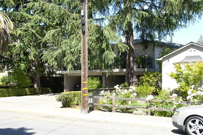 916 Florence Ln in Menlo Park, CA - Building Photo - Building Photo