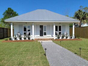 506 N Beach Blvd in Bay St. Louis, MS - Building Photo - Building Photo