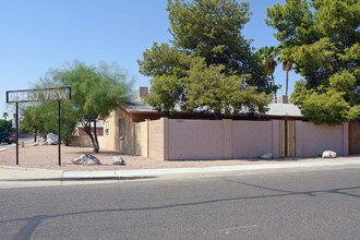 Desert View in Phoenix, AZ - Foto de edificio - Building Photo