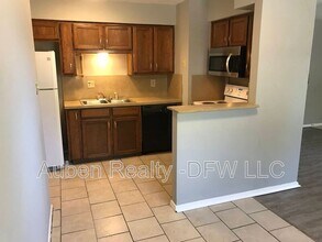 118 Maple St in Arlington, TX - Building Photo - Building Photo