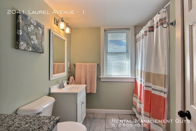 2041 Laurel Ave in St. Paul, MN - Building Photo - Building Photo