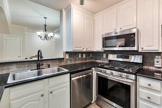 9525 N Capital of Texas Hwy in Austin, TX - Foto de edificio - Building Photo