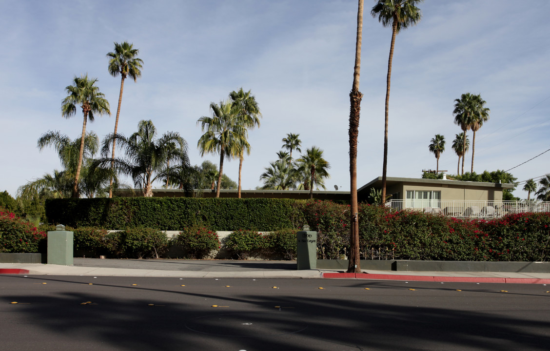 1200 S Palm Canyon Dr in Palm Springs, CA - Building Photo