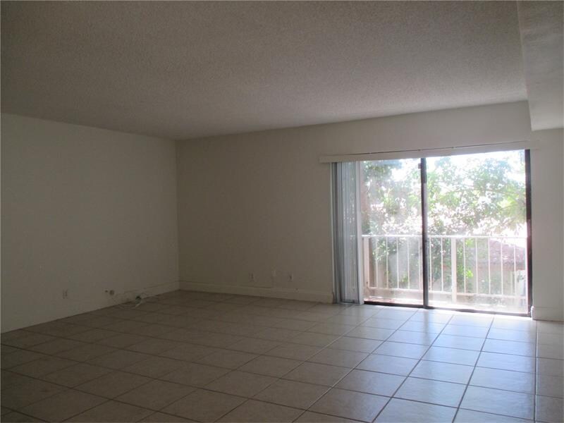 3750 NW 115th Ave in Coral Springs, FL - Building Photo