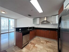 170 SE 14th St, Unit 2107 in Miami, FL - Building Photo - Building Photo