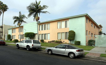 3905 Stevely Ave in Los Angeles, CA - Foto de edificio - Building Photo