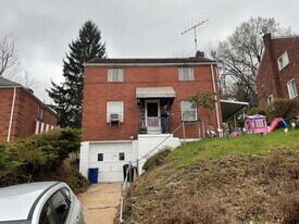 2015 Fairlawn St in Pittsburgh, PA - Building Photo