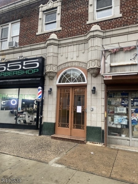 555 Westminster Ave in Elizabeth, NJ - Foto de edificio - Building Photo