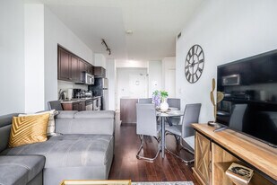 209 Gzowski Boulevard, Unit SI ID1383655P in Toronto, ON - Building Photo