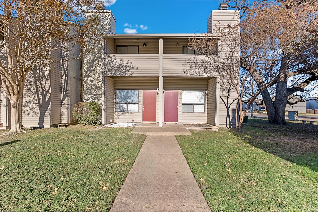 1900 Dartmouth St in College Station, TX - Foto de edificio