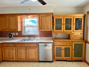 1661 N 116th St, Unit 1661 N 116th St - Lower in Wauwatosa, WI - Building Photo - Building Photo
