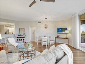 1001 Arbor Lake Dr in Naples, FL - Building Photo - Building Photo