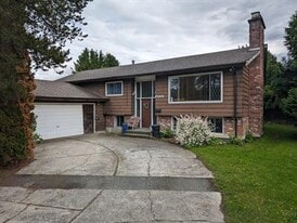 45574 Lewis Ave in Chilliwack, BC - Building Photo