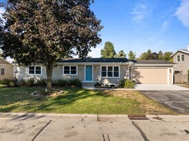 1018 Bonnie Brae Ln in Lake Geneva, WI - Building Photo