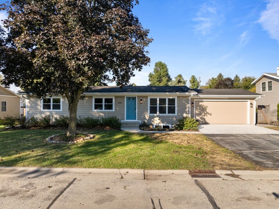 1018 Bonnie Brae Ln in Lake Geneva, WI - Building Photo