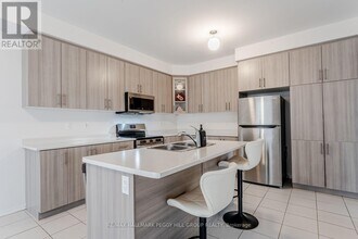 17 Baycroft Blvd in Angus, ON - Building Photo - Building Photo