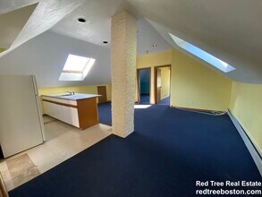 2 Portina Rd, Unit 3 in Boston, MA - Foto de edificio - Building Photo