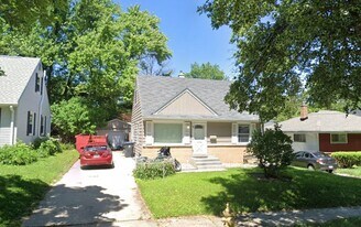 2108 Oaklawn Ave in Waukesha, WI - Building Photo