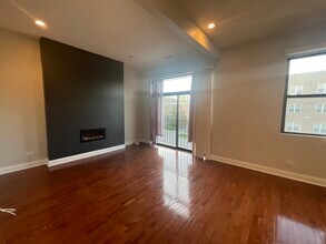 469 E Bowen Ave in Chicago, IL - Building Photo - Building Photo