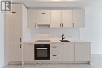 1 Kyle Lowry Rd in Toronto, ON - Building Photo - Building Photo