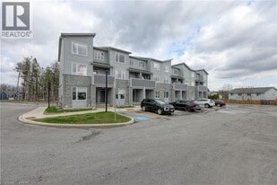 925 Deveron Crescent in London, ON - Building Photo