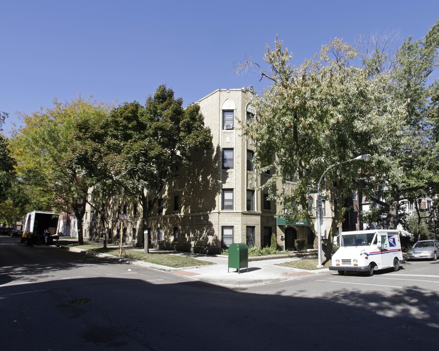 Fremont Apartments in Chicago, IL - Building Photo