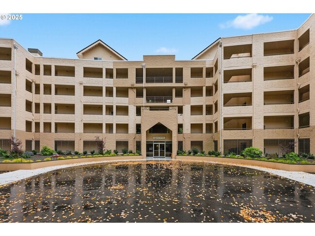 6625 W Burnside Rd in Portland, OR - Building Photo - Building Photo