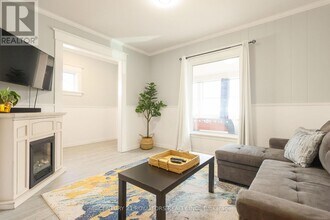 5283 Buchanan Ave in Niagara Falls, ON - Building Photo - Building Photo